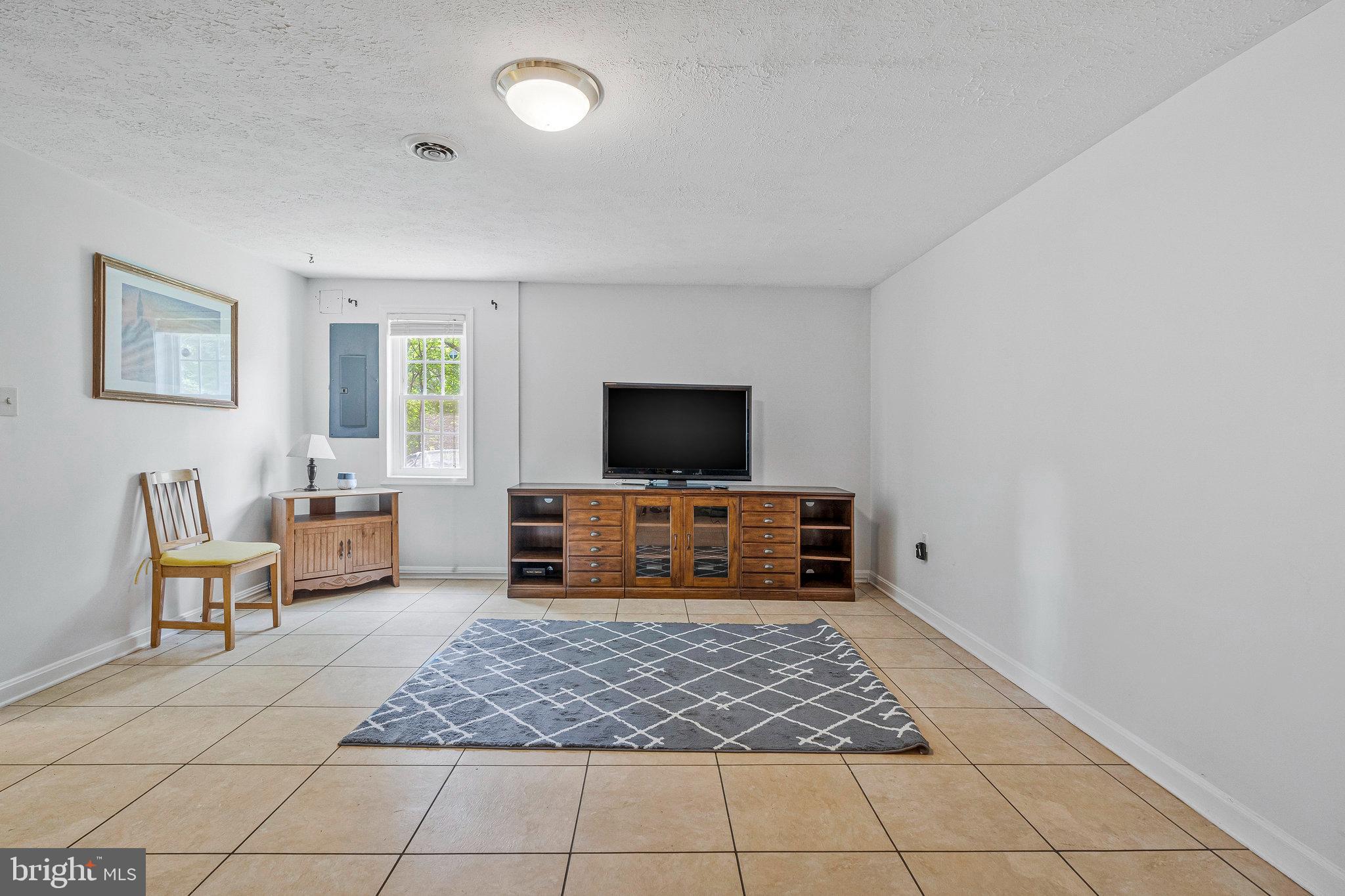 SCATTERED PINE - Residential