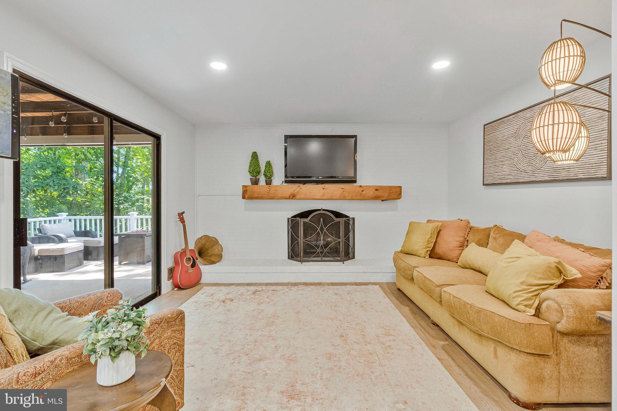 SCATTERED PINE - Residential