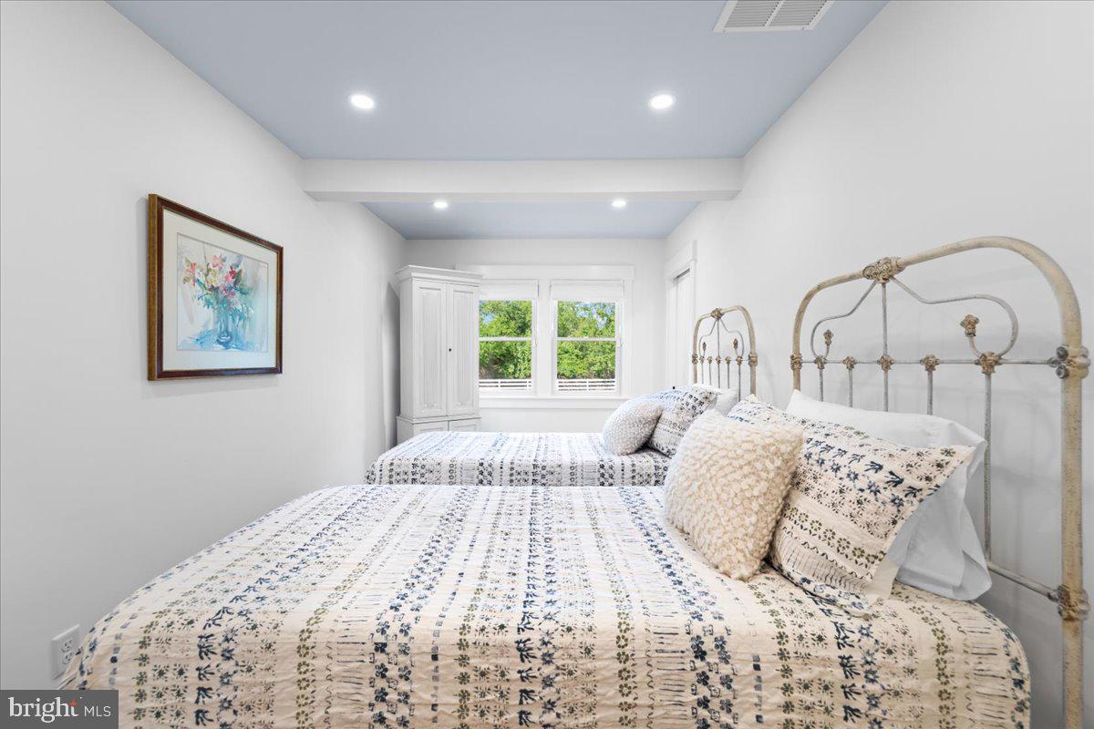 EASTON - Residential