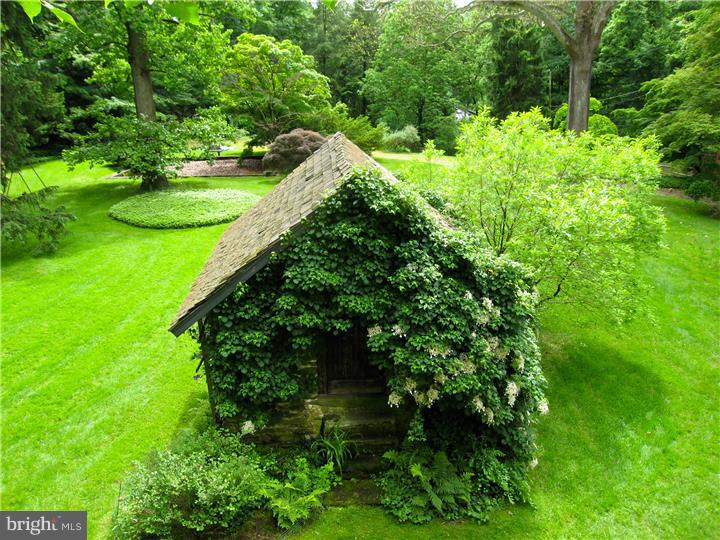 CHESTNUT HILL - Residential