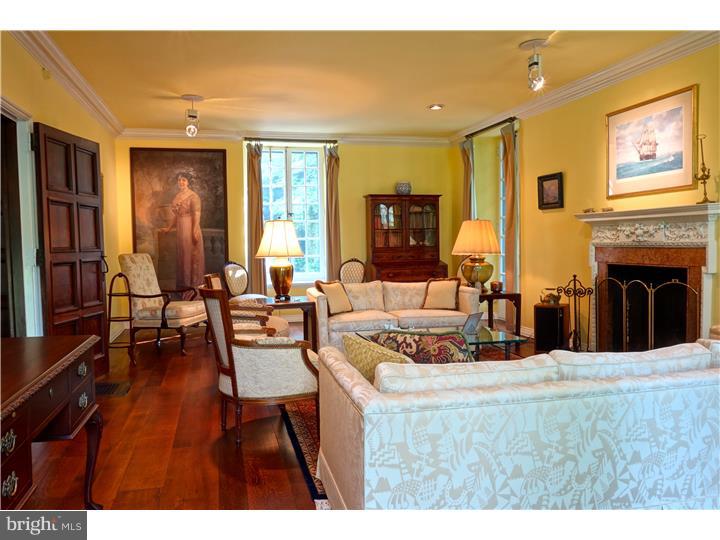 CHESTNUT HILL - Residential