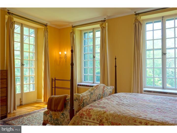 CHESTNUT HILL - Residential