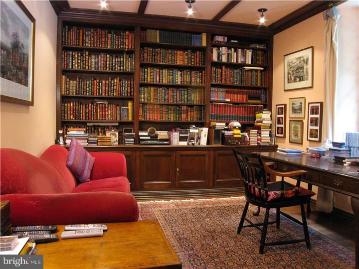 CHESTNUT HILL - Residential