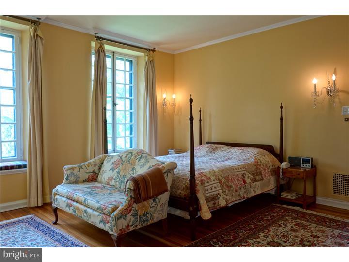 CHESTNUT HILL - Residential