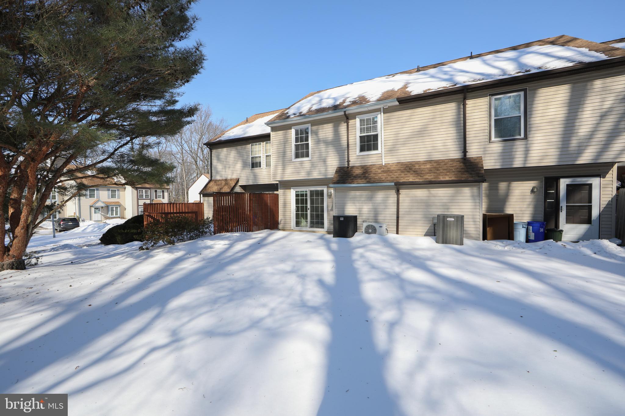 BRIARBANK - Residential