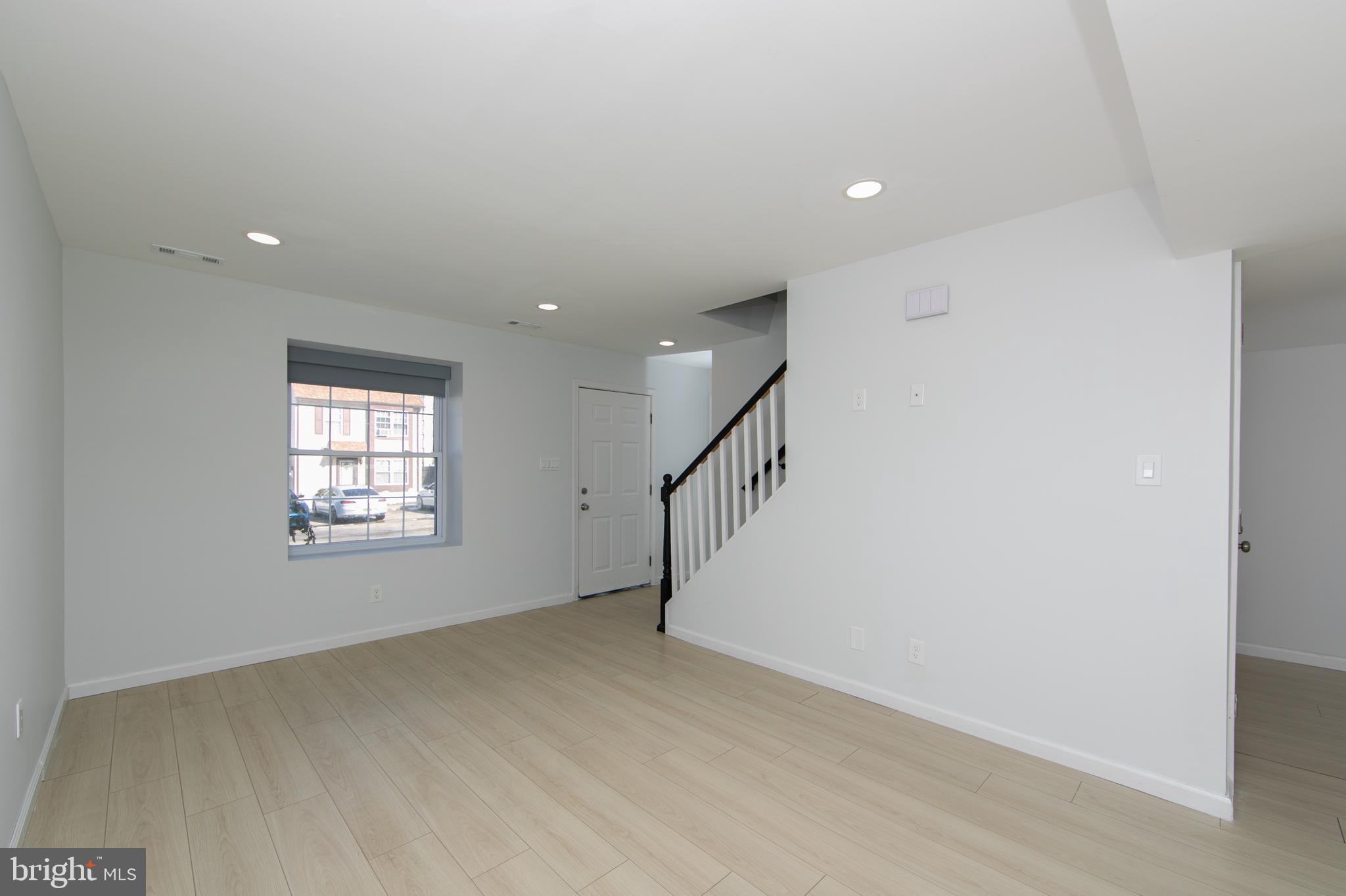 BRIARBANK - Residential