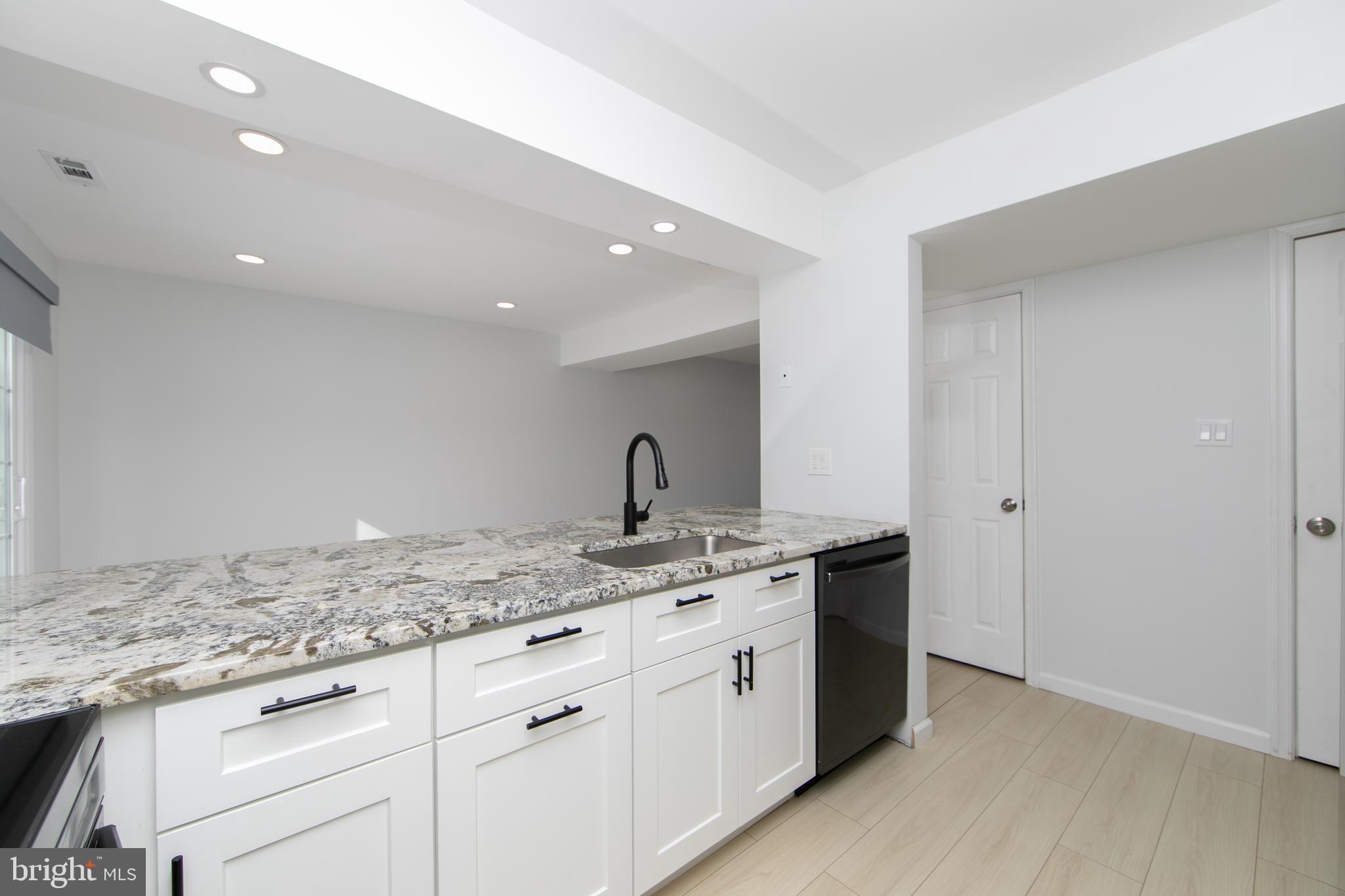 BRIARBANK - Residential