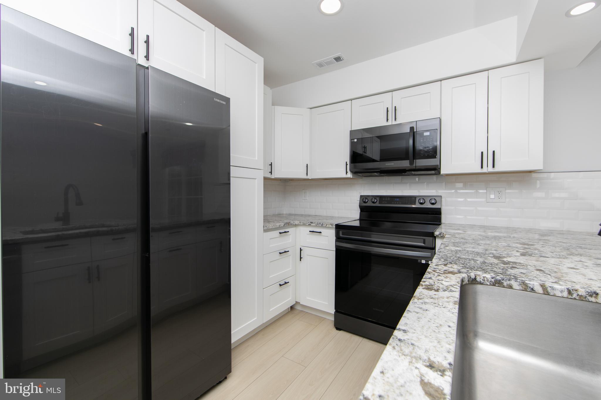 BRIARBANK - Residential