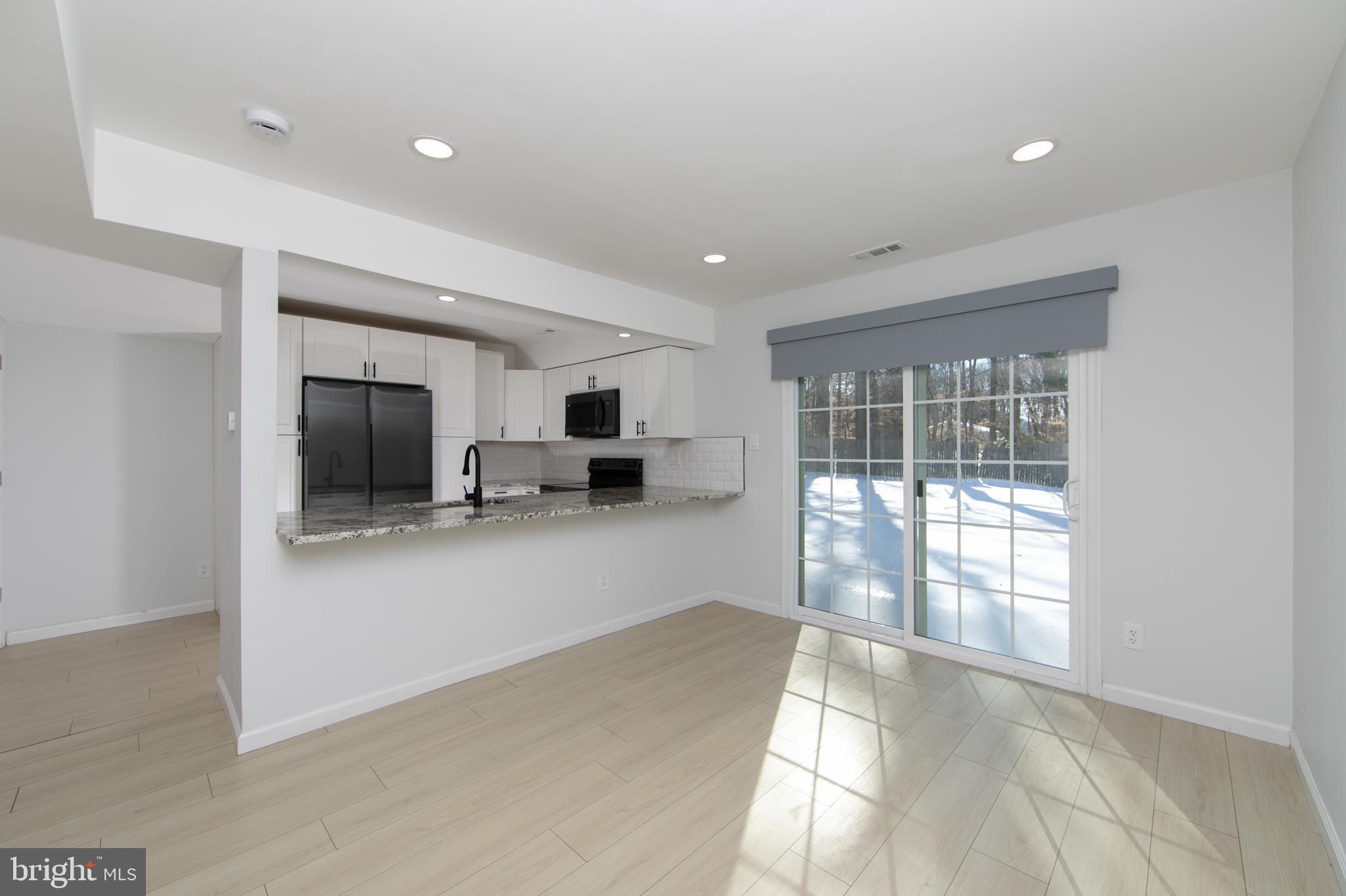 BRIARBANK - Residential