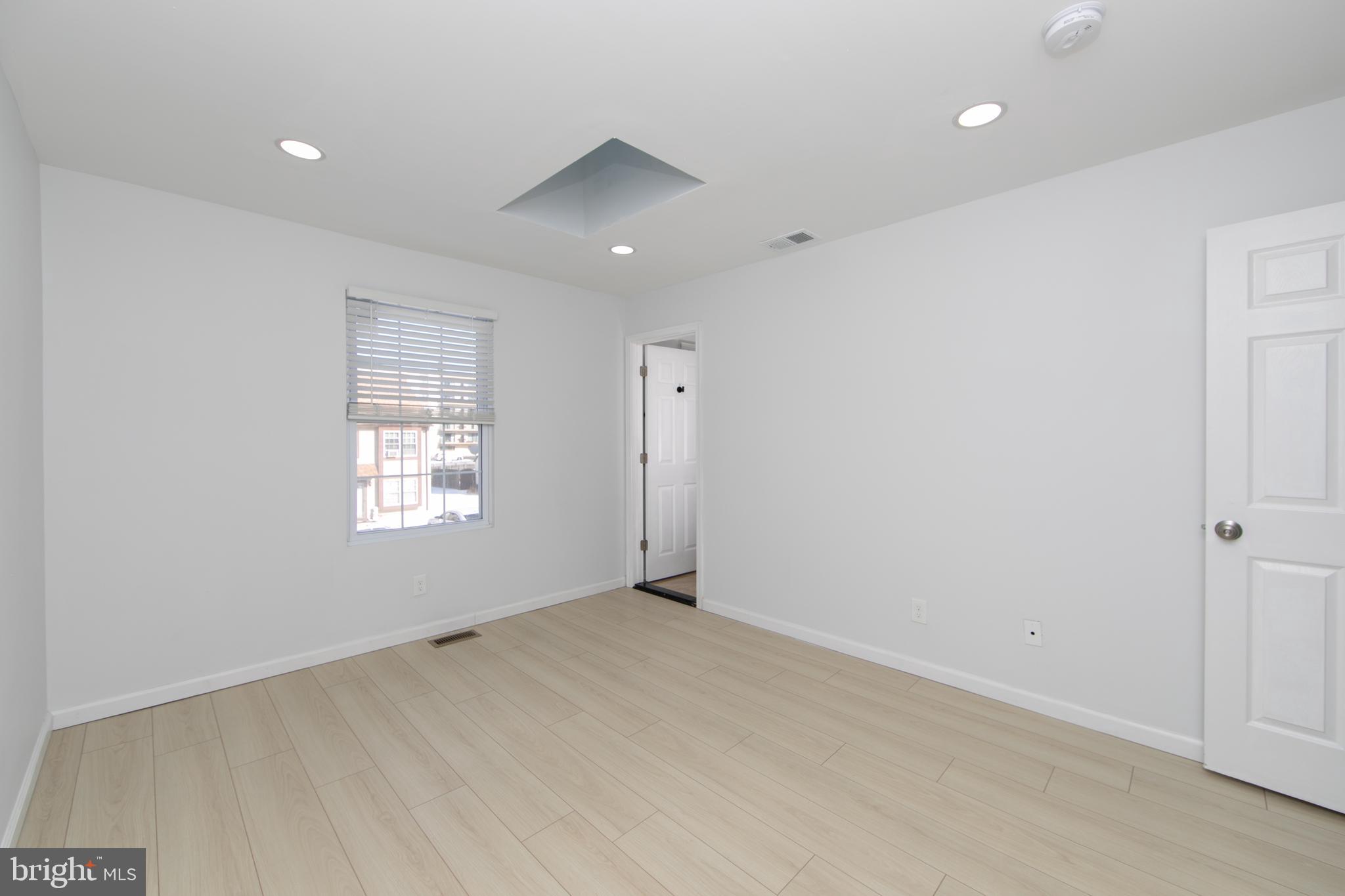 BRIARBANK - Residential