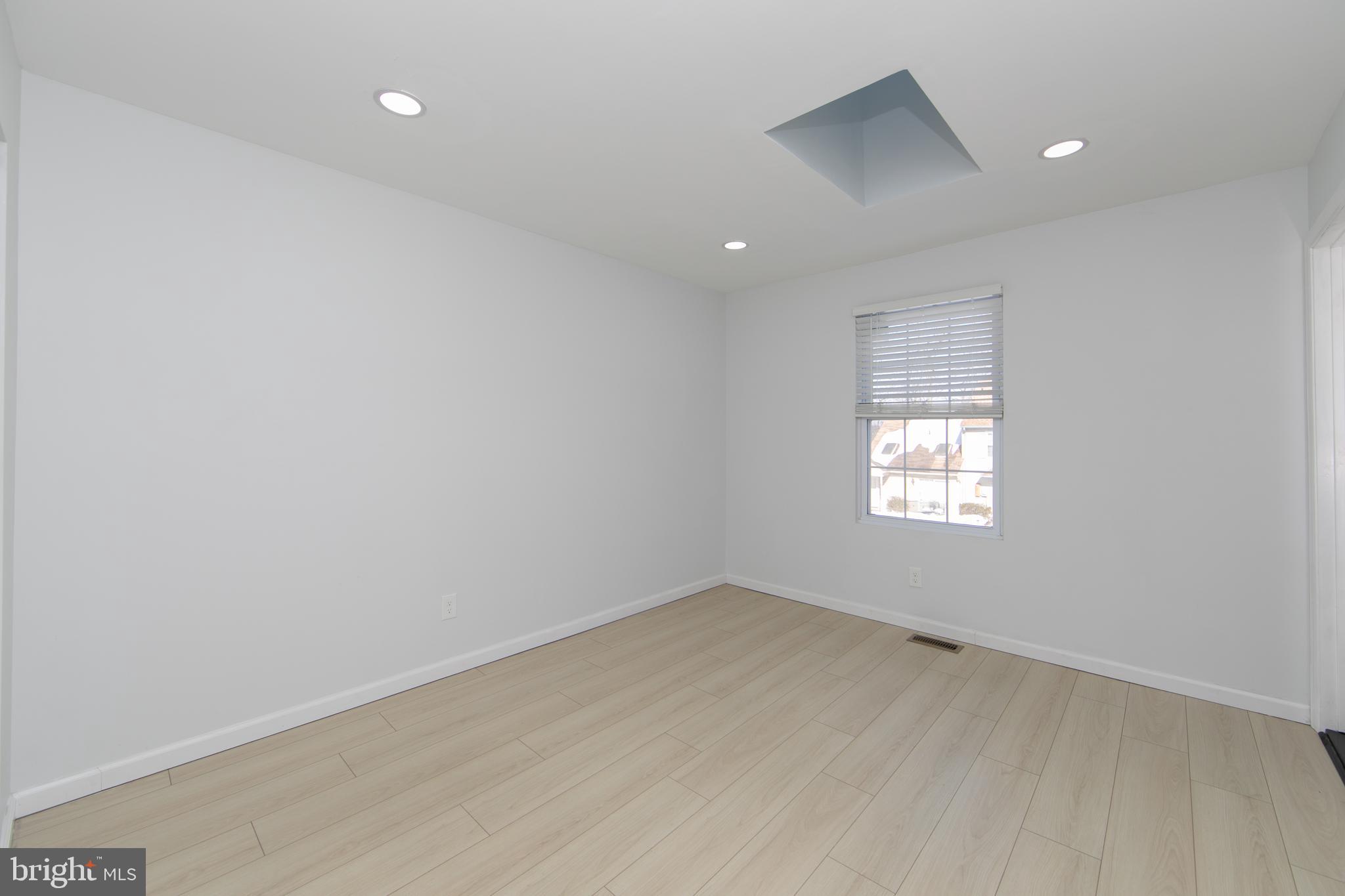 BRIARBANK - Residential