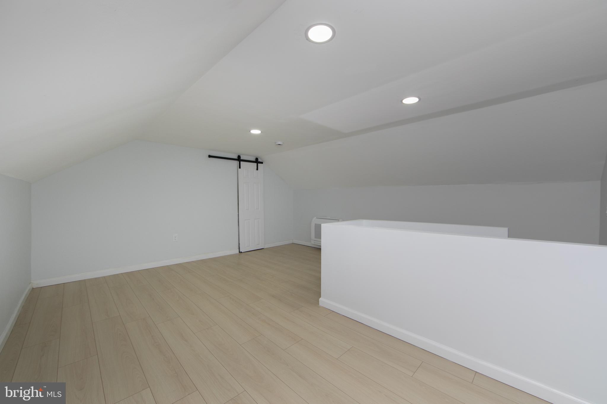 BRIARBANK - Residential