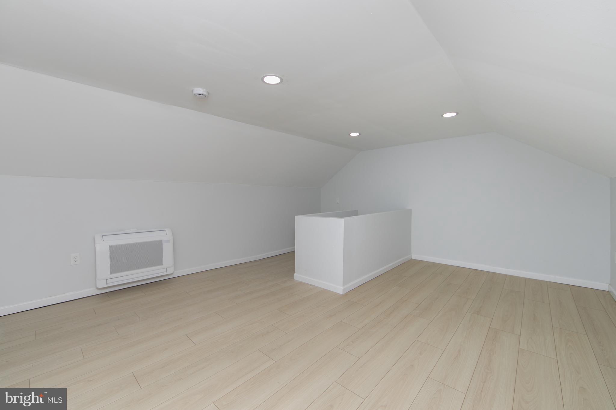 BRIARBANK - Residential