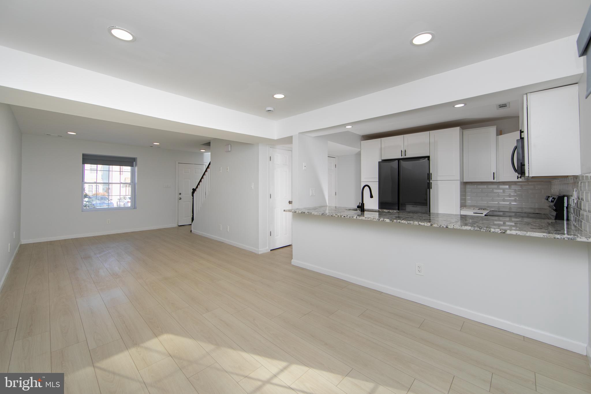 BRIARBANK - Residential