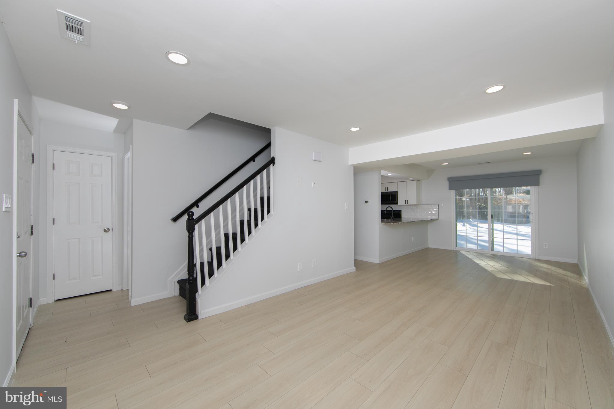 BRIARBANK - Residential