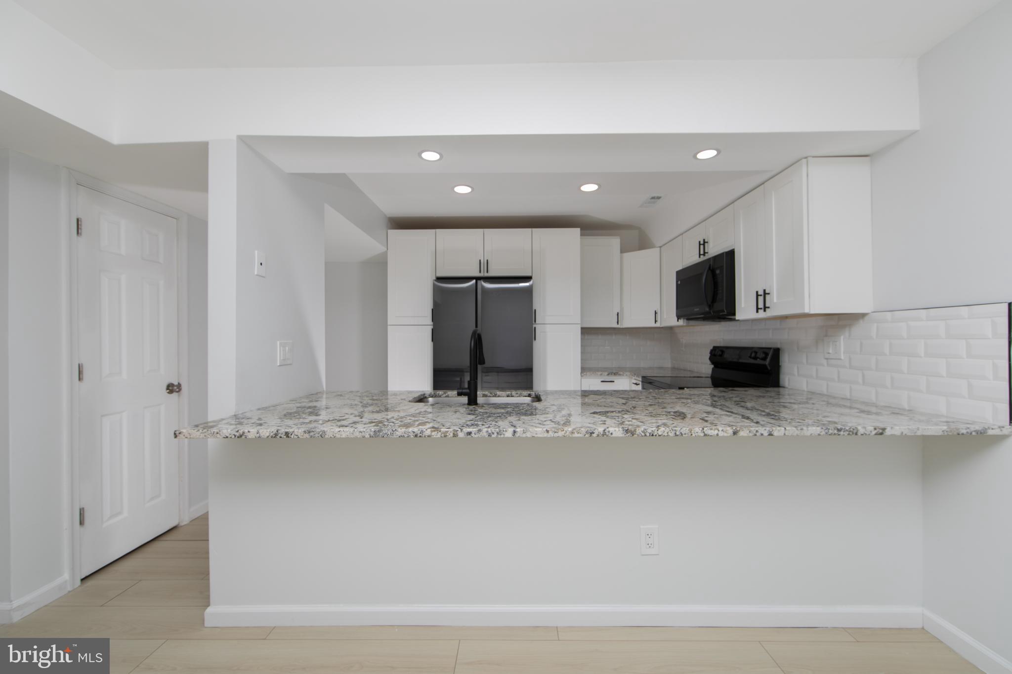 BRIARBANK - Residential