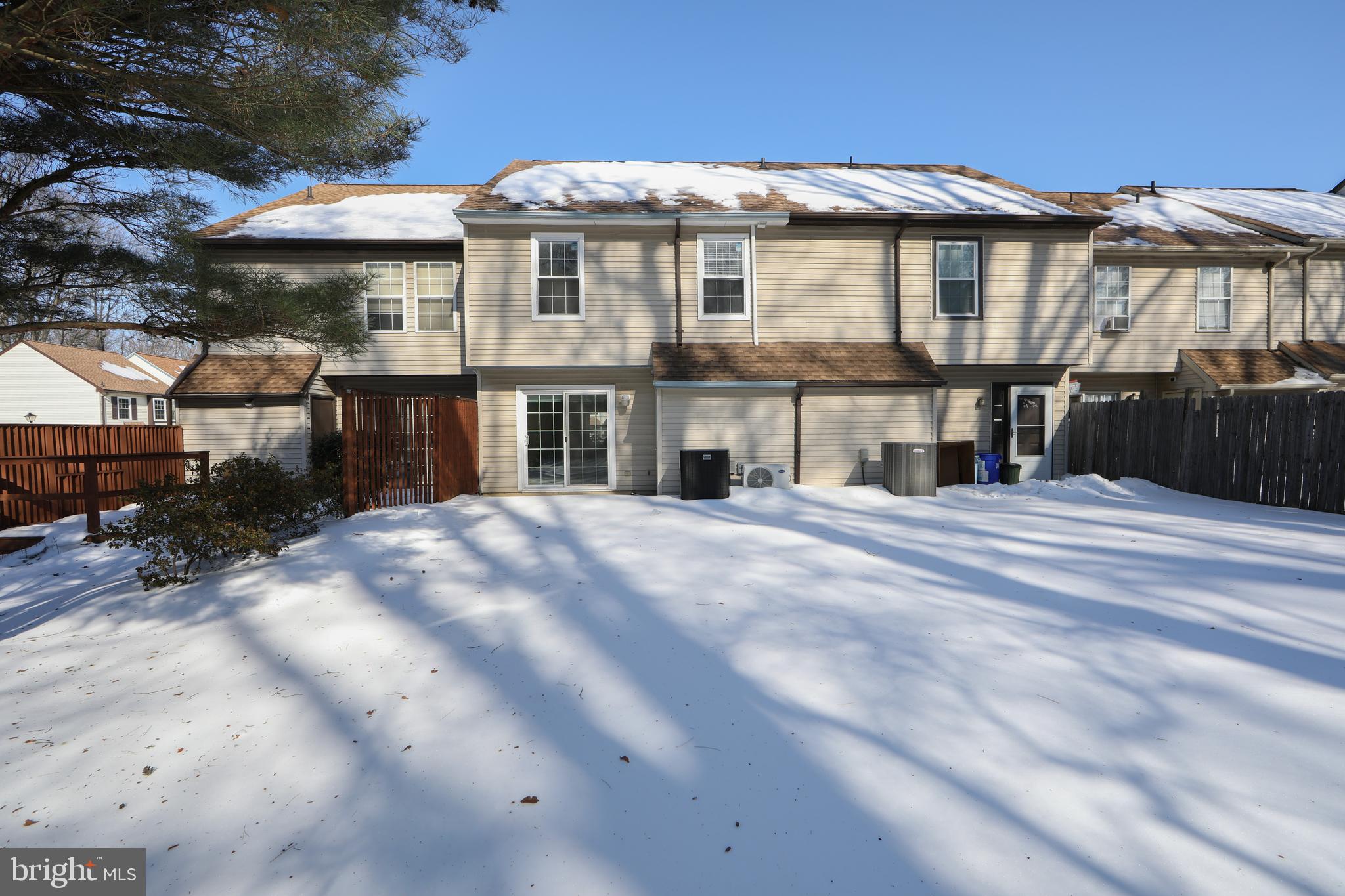 BRIARBANK - Residential