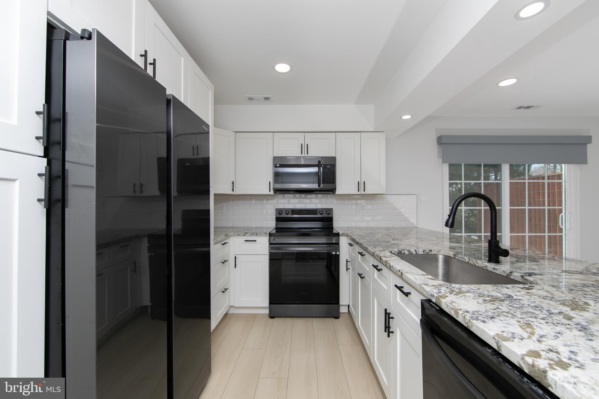 BRIARBANK - Residential