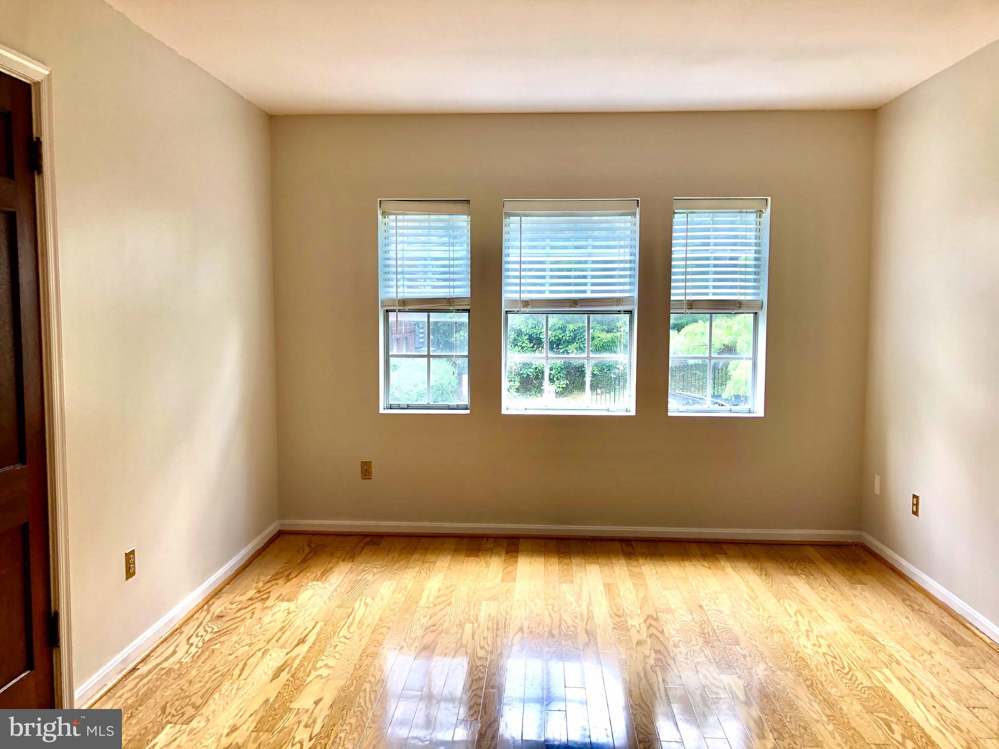 COLONIAL VILLAGE - Residential