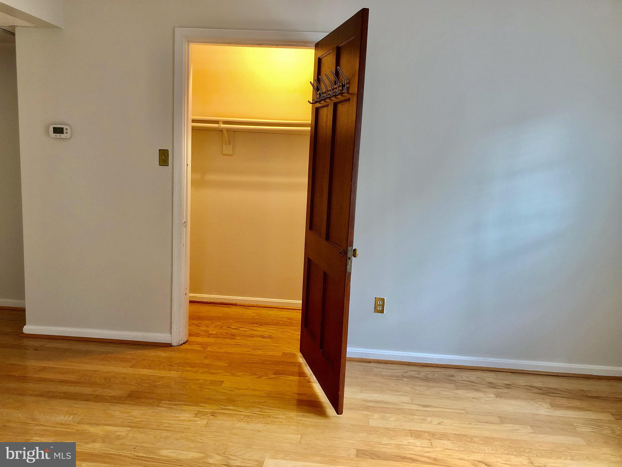 COLONIAL VILLAGE - Residential