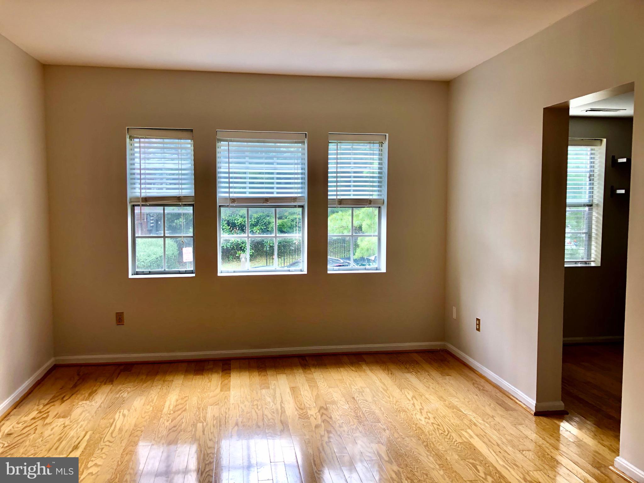 COLONIAL VILLAGE - Residential