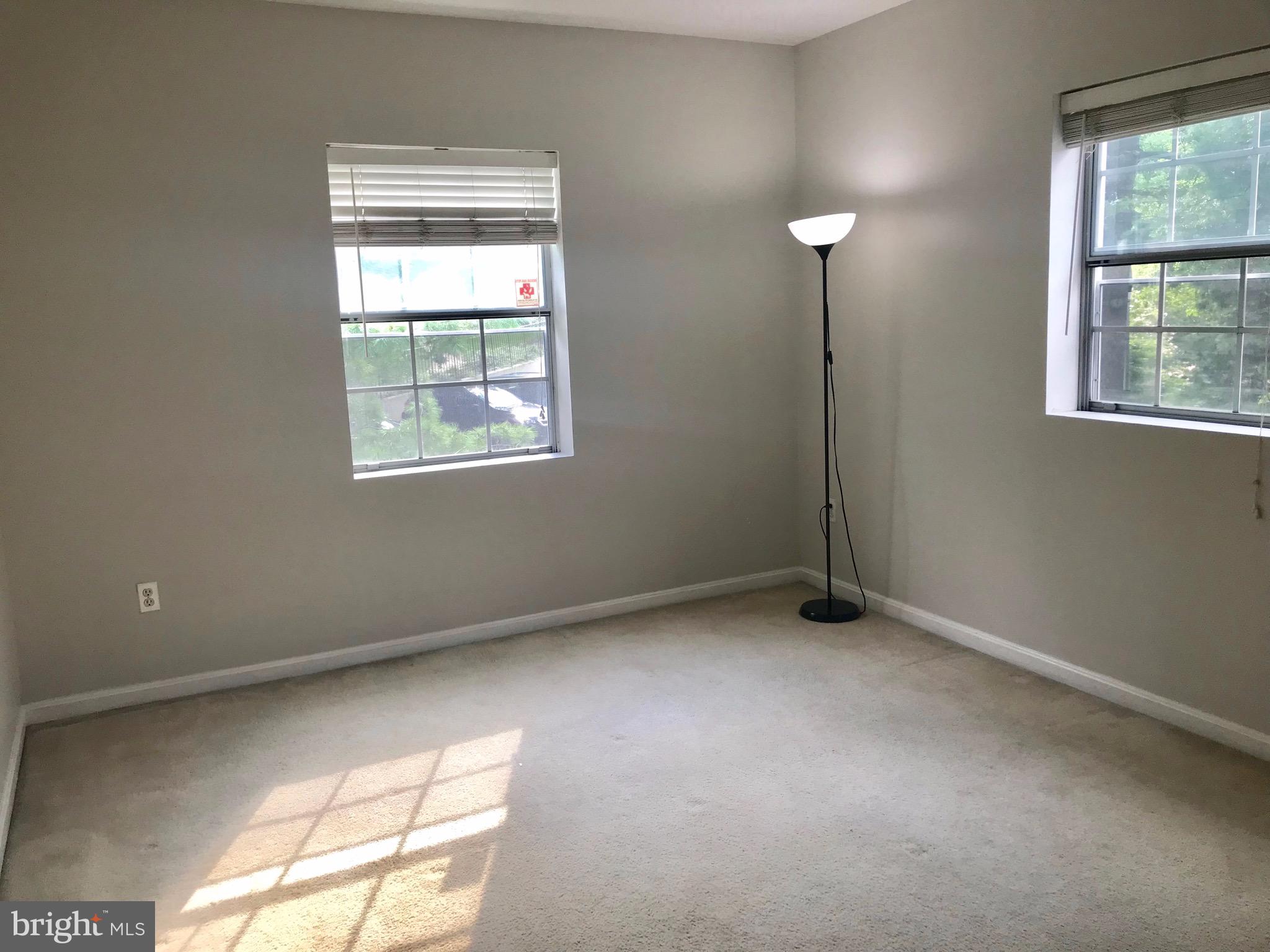 COLONIAL VILLAGE - Residential