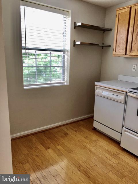 COLONIAL VILLAGE - Residential