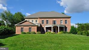 Photo of 1683 Drewlaine Drive, VIENNA, VA 22182 (MLS # VAFX2343746)