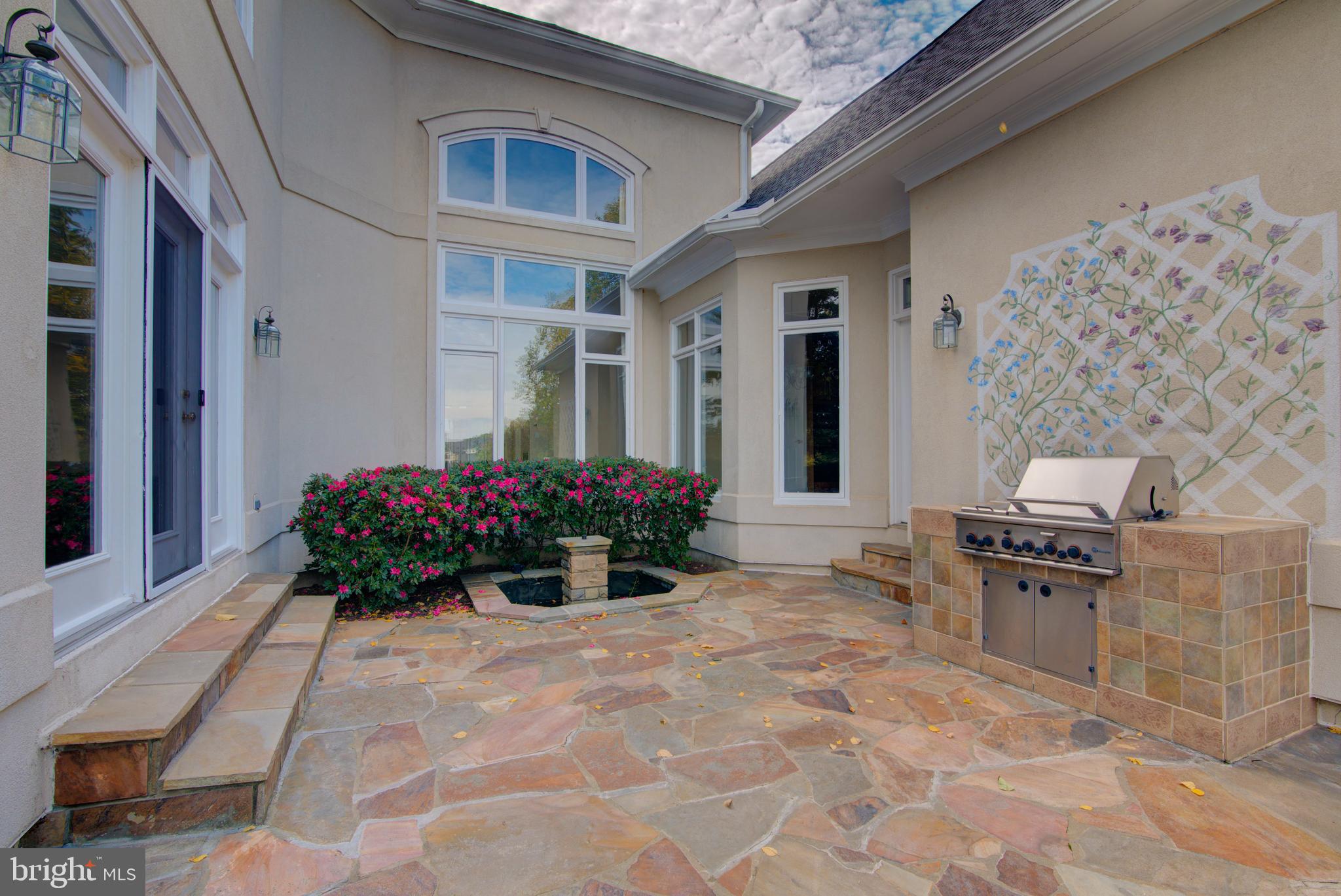 RIVER CREEK - Residential