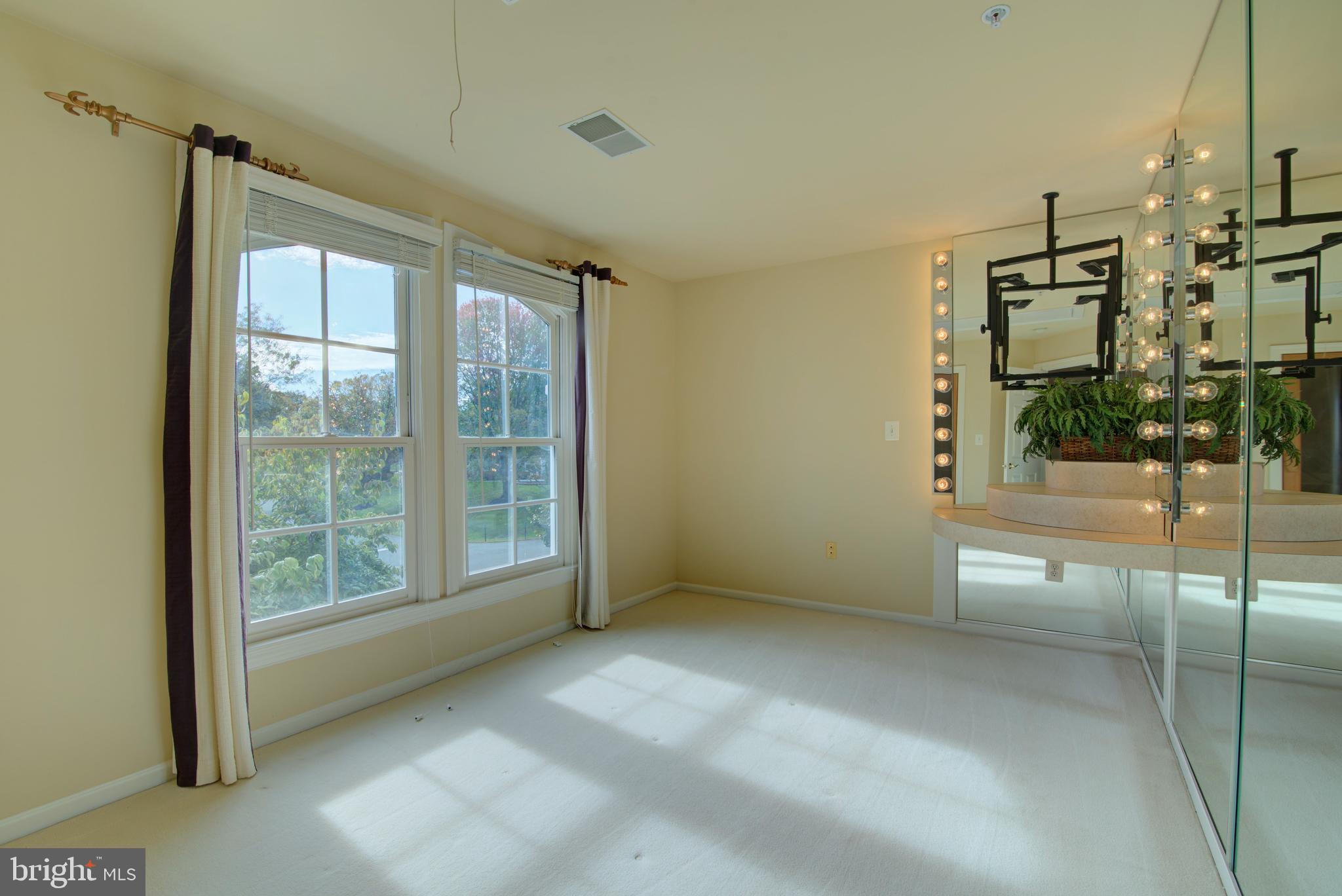 RIVER CREEK - Residential