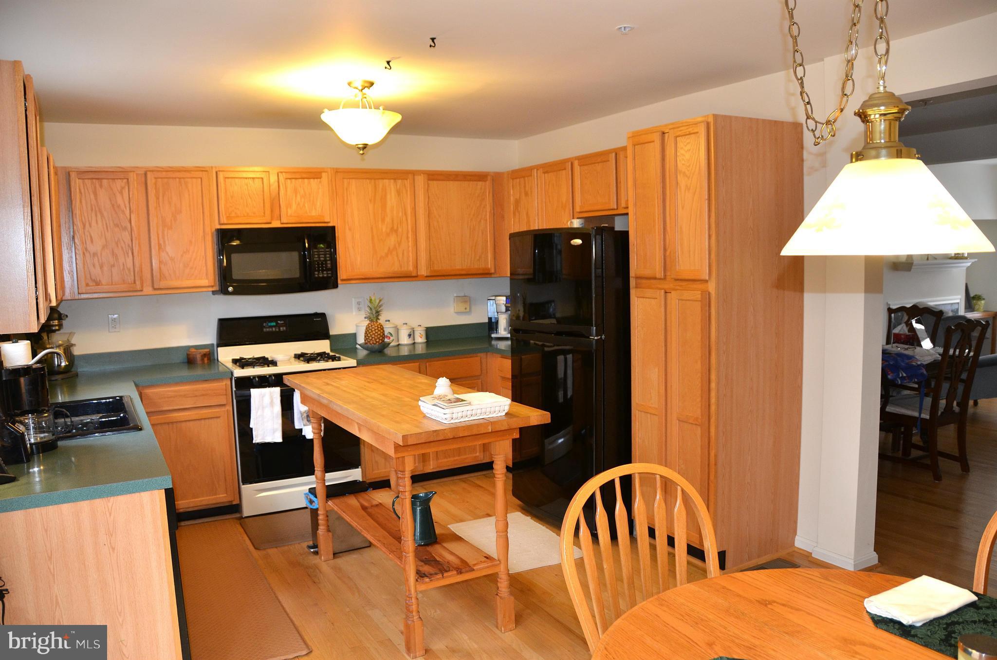 COURTS AT BELLE POINTE - Residential