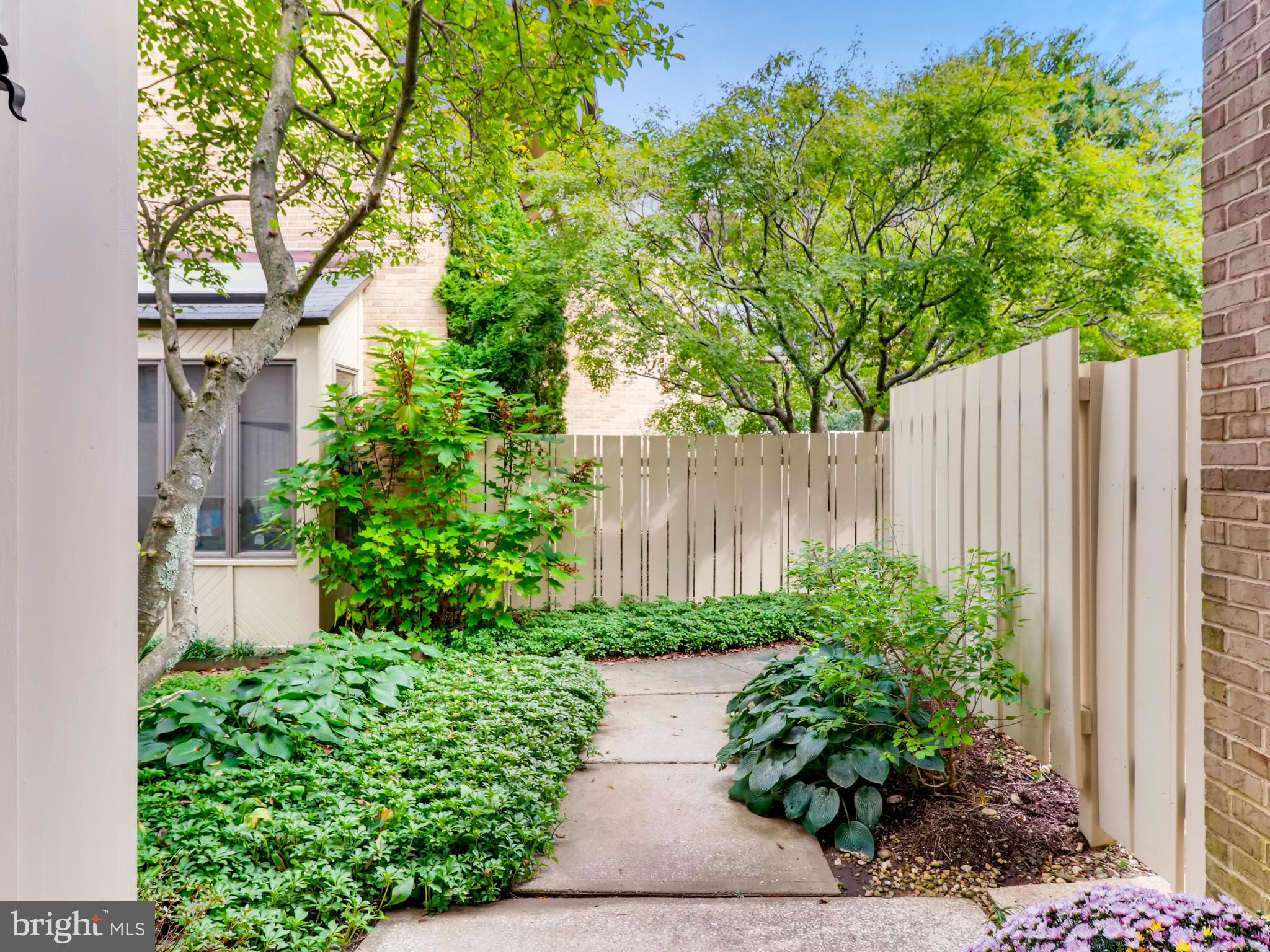 NORTH ROLAND PARK - Residential