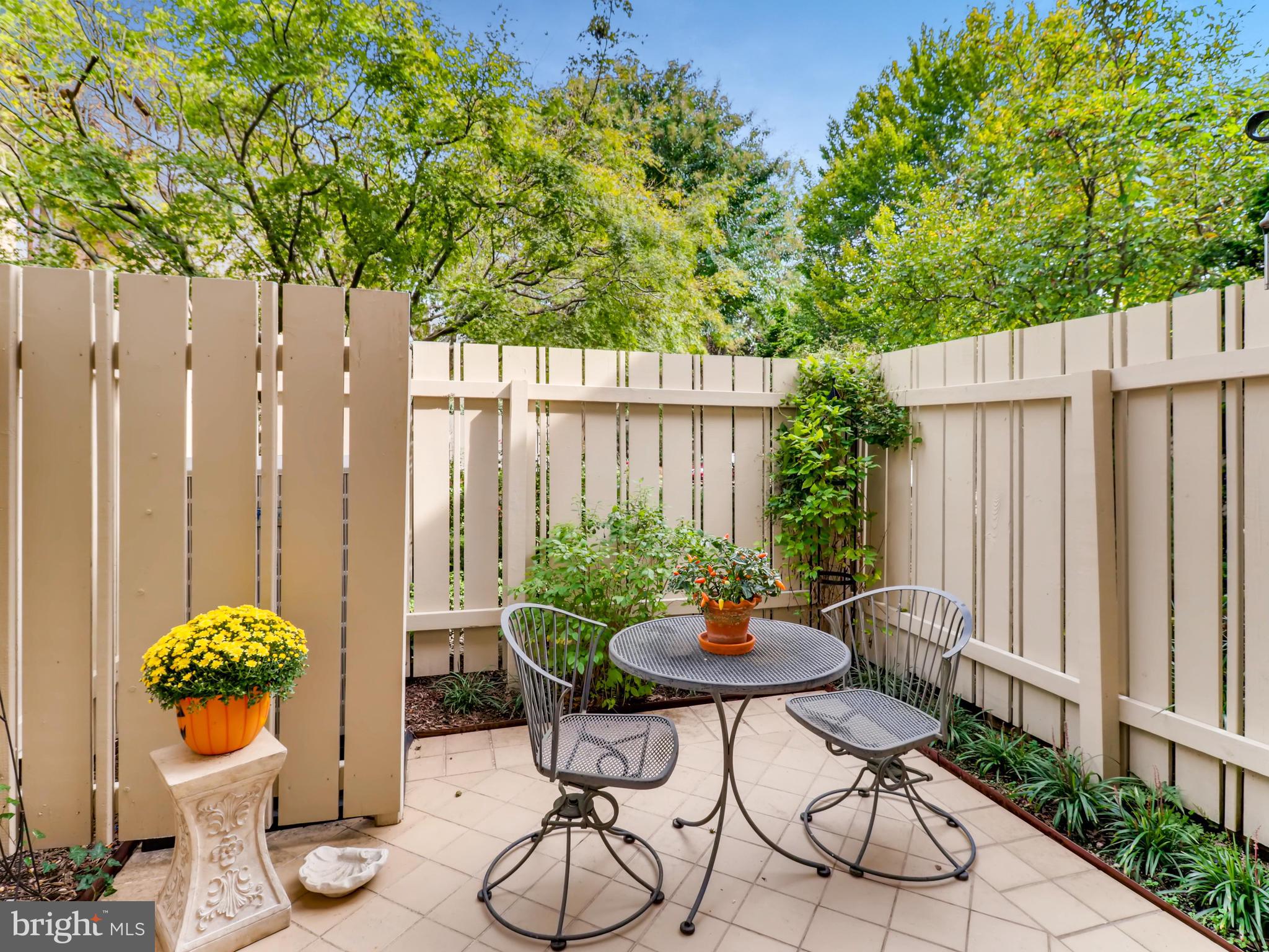 NORTH ROLAND PARK - Residential