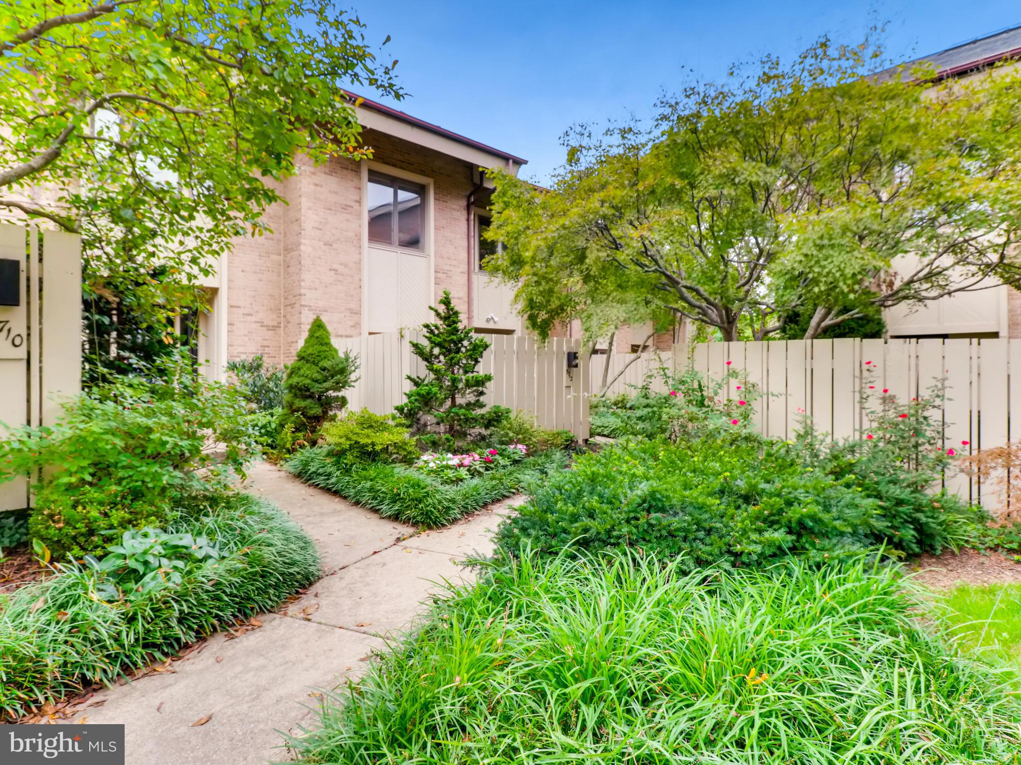 NORTH ROLAND PARK - Residential