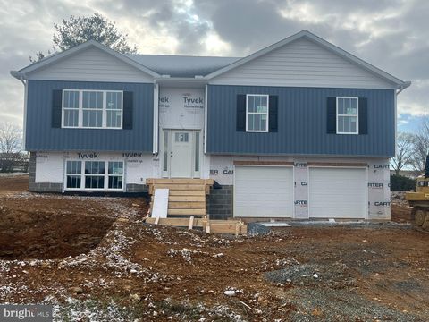 Homes For Sale - 12372 Benning Avenue<br/> Franklin County, WAYNESBORO, PA 17268