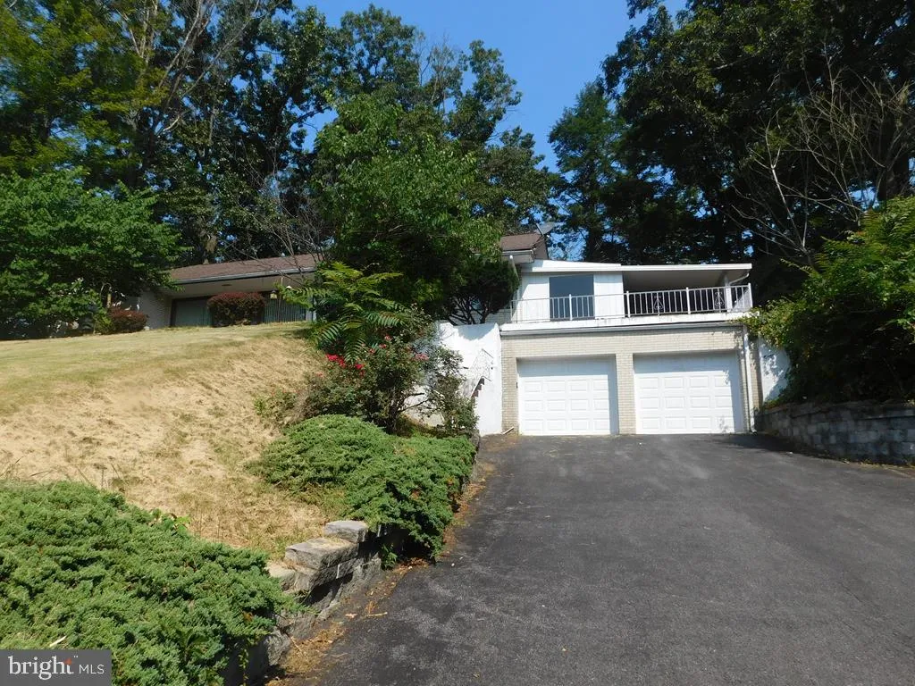 6 Ridgewood Terrace, Lewistown, PA 17044