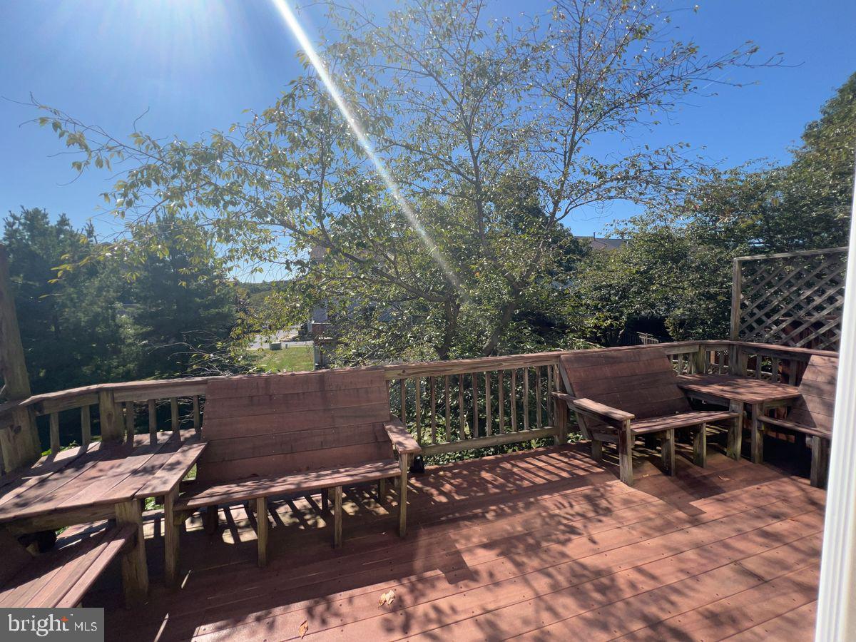 2473 LAKESIDE DRIVE