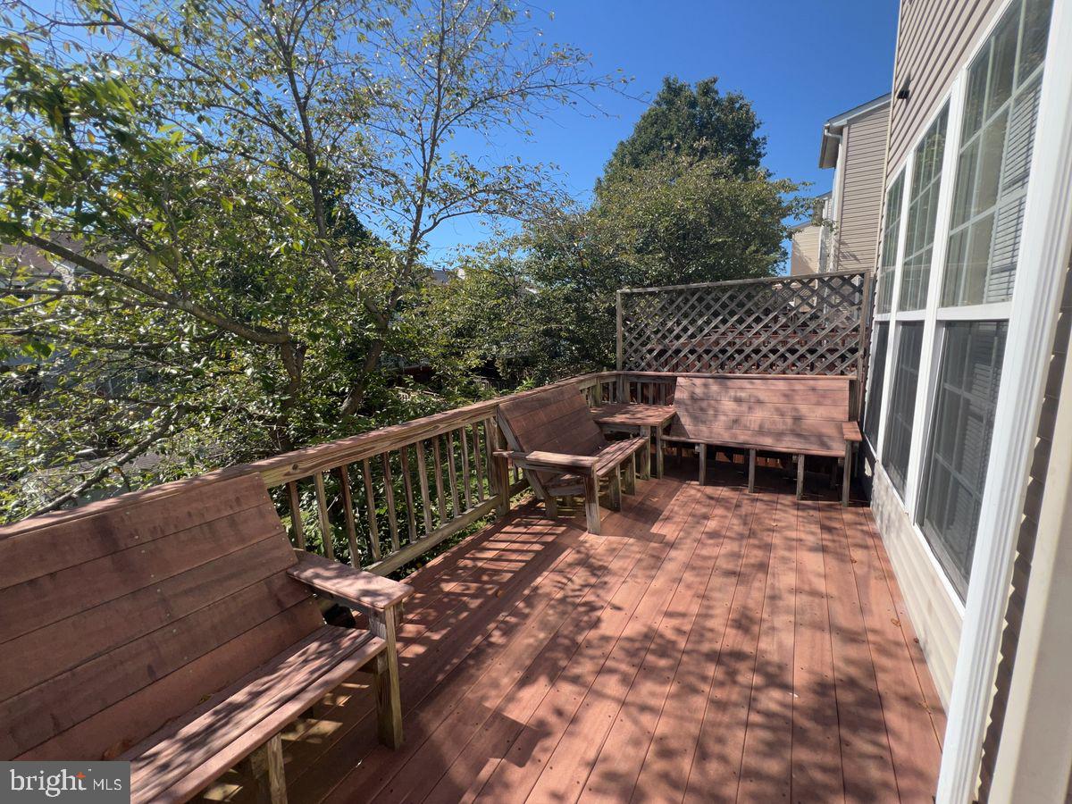 2473 LAKESIDE DRIVE