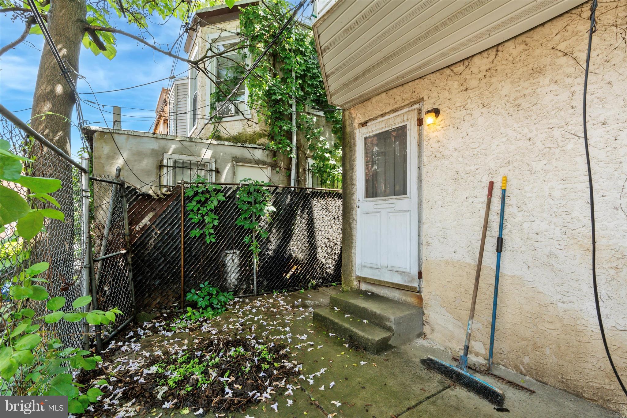 STRAWBERRY MANSION - Residential