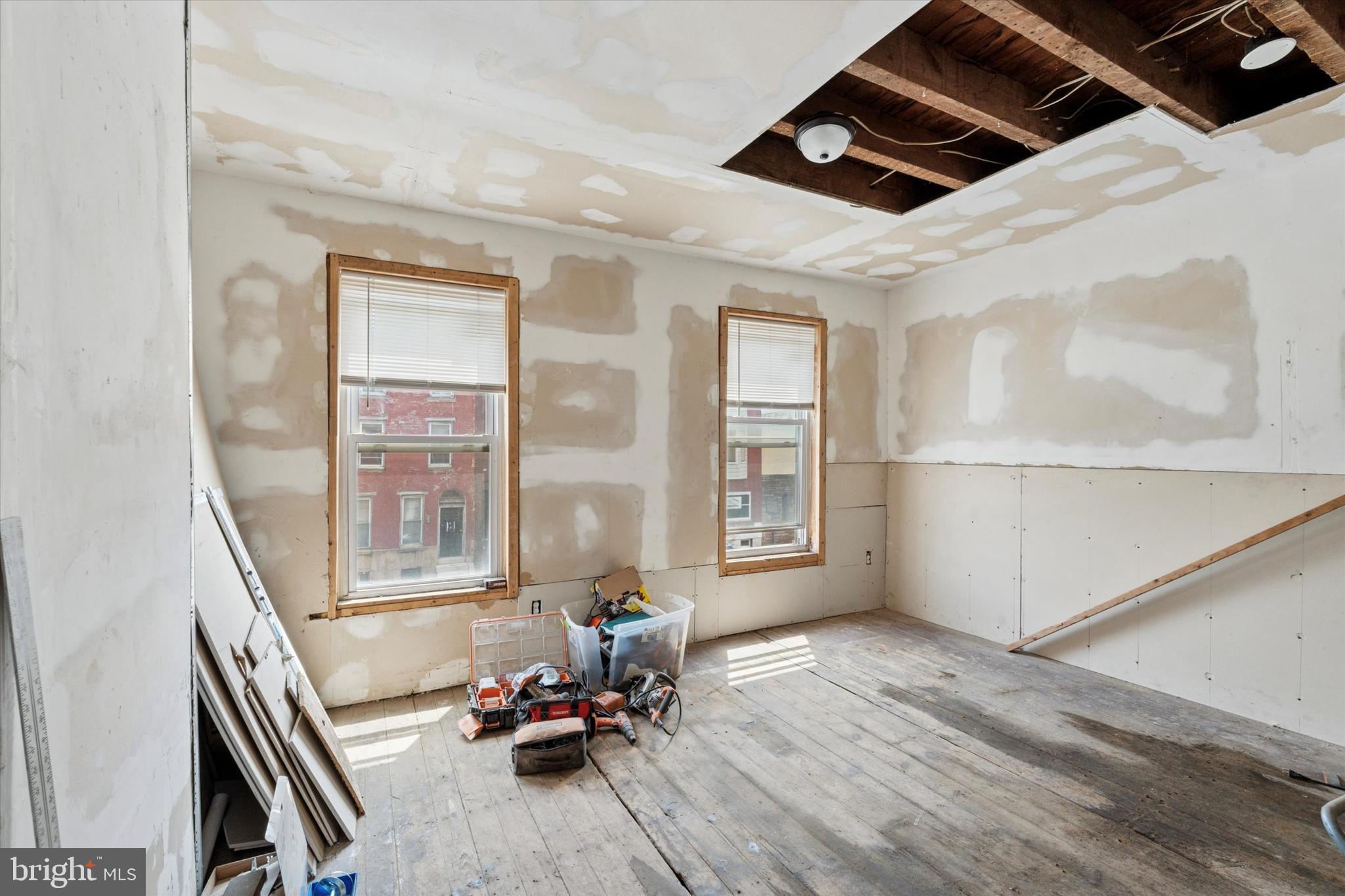 STRAWBERRY MANSION - Residential