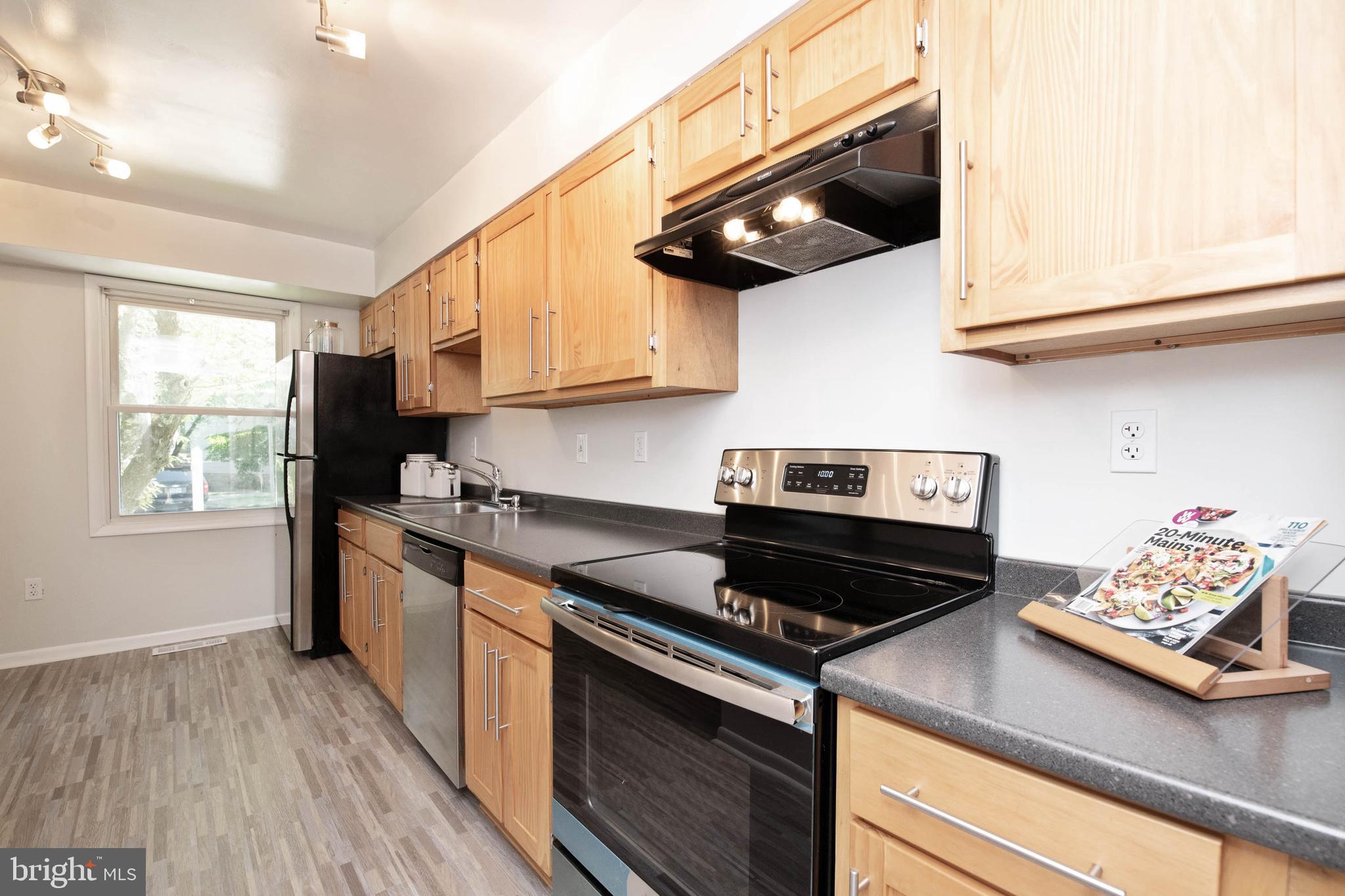 BAY HILLS - Residential