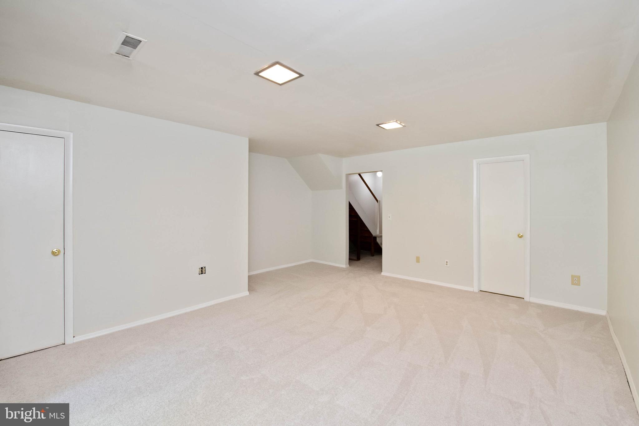 BAY HILLS - Residential