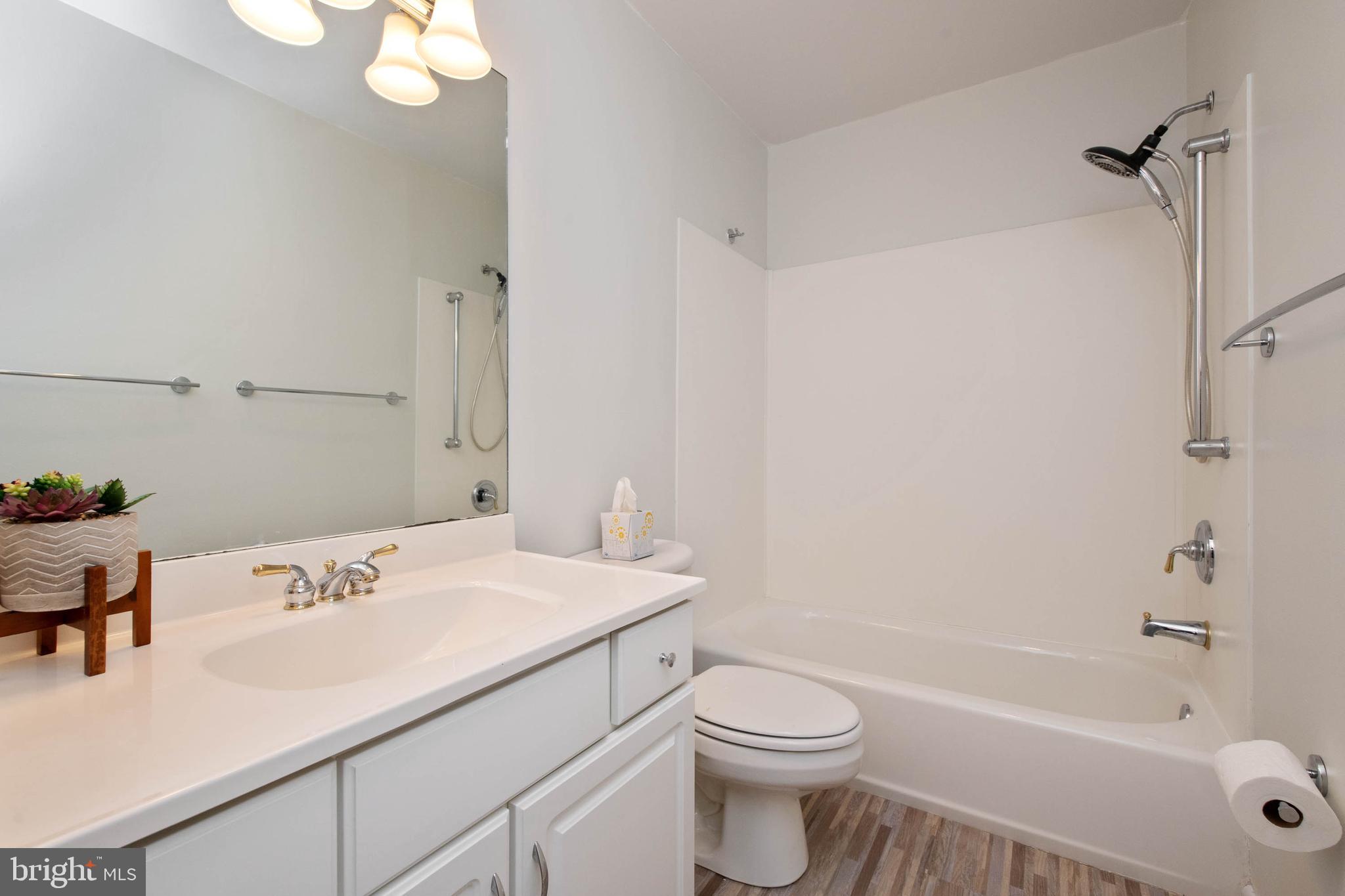 BAY HILLS - Residential