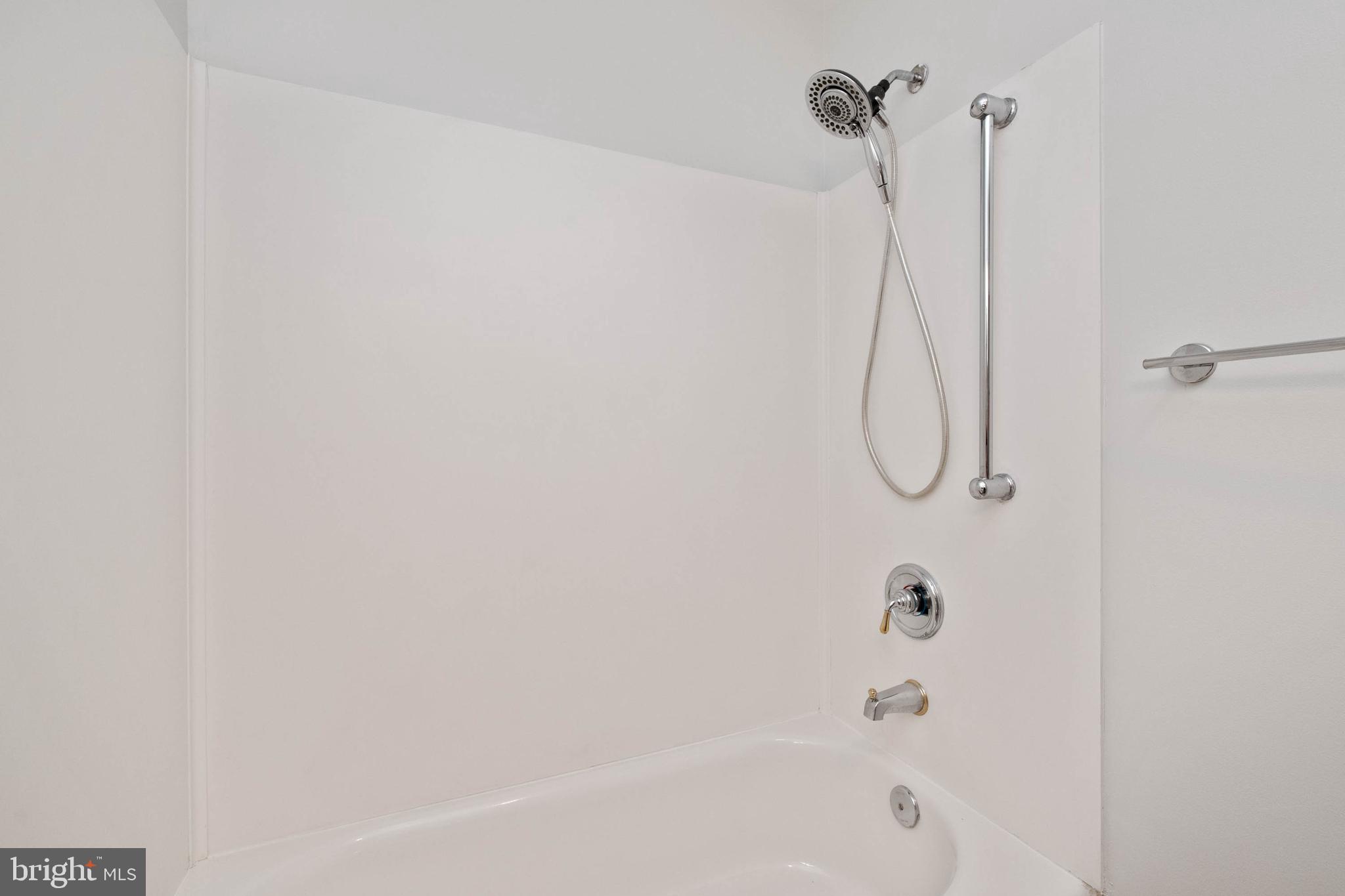 BAY HILLS - Residential