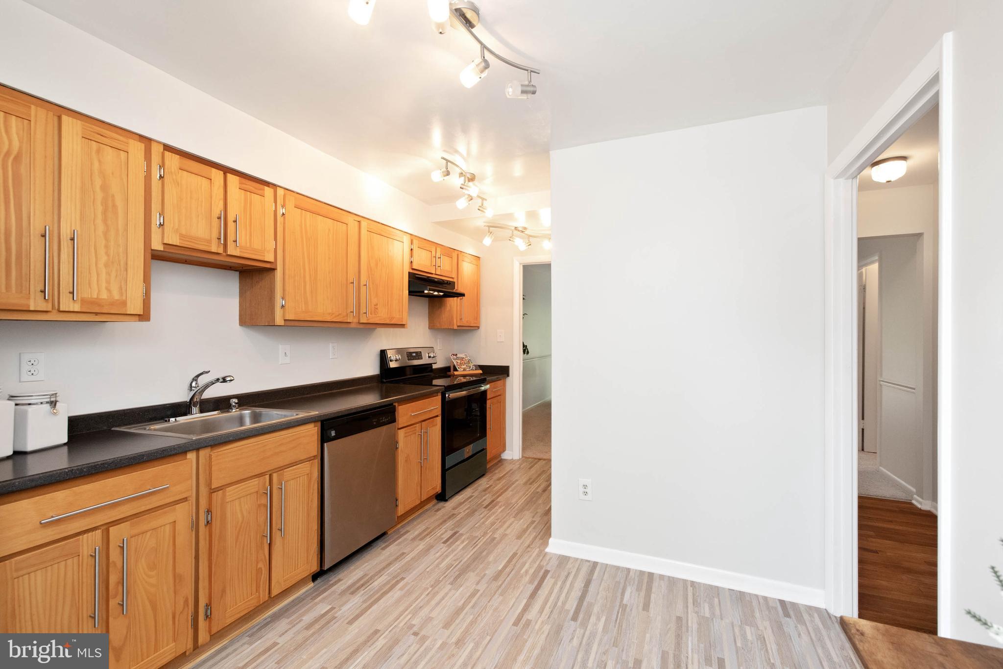 BAY HILLS - Residential