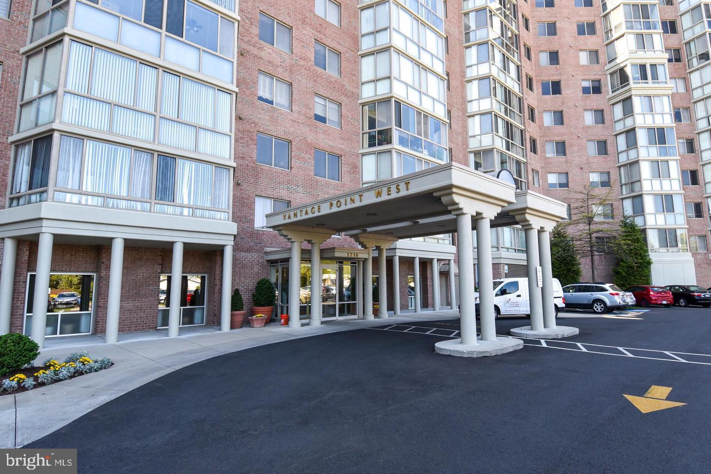 VANTAGE POINT WEST AT LW - Residential