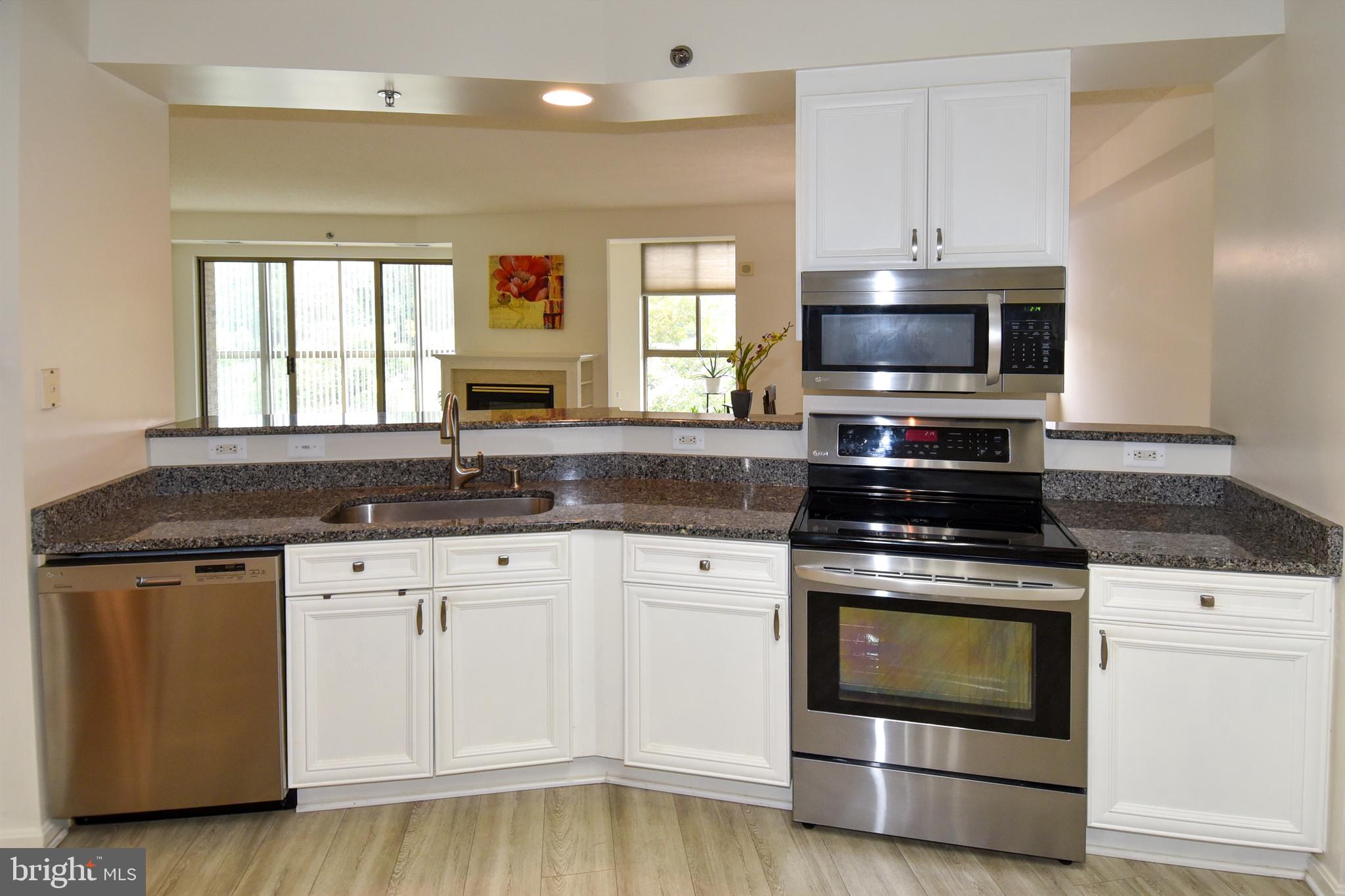 VANTAGE POINT WEST AT LW - Residential