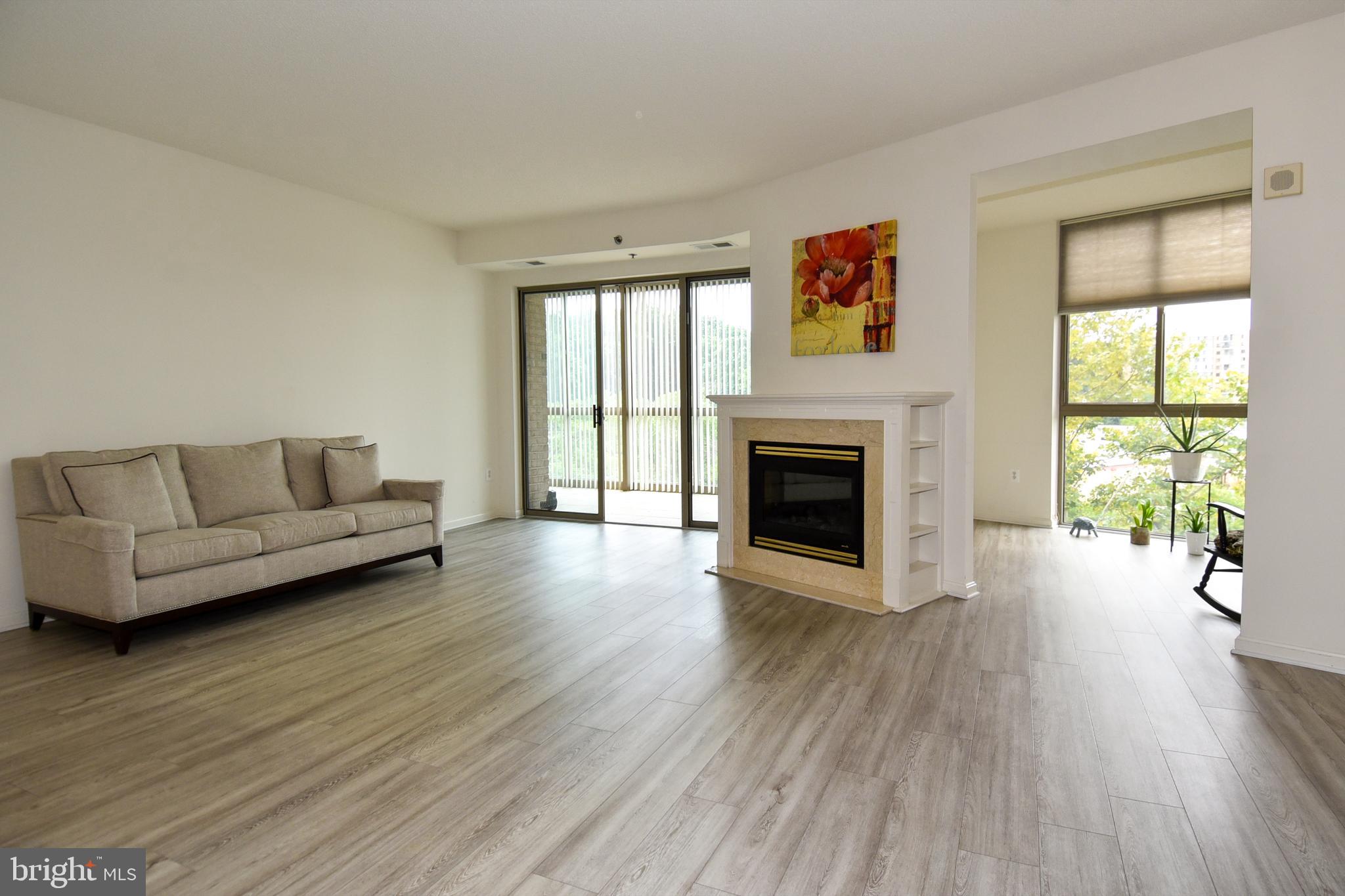 VANTAGE POINT WEST AT LW - Residential