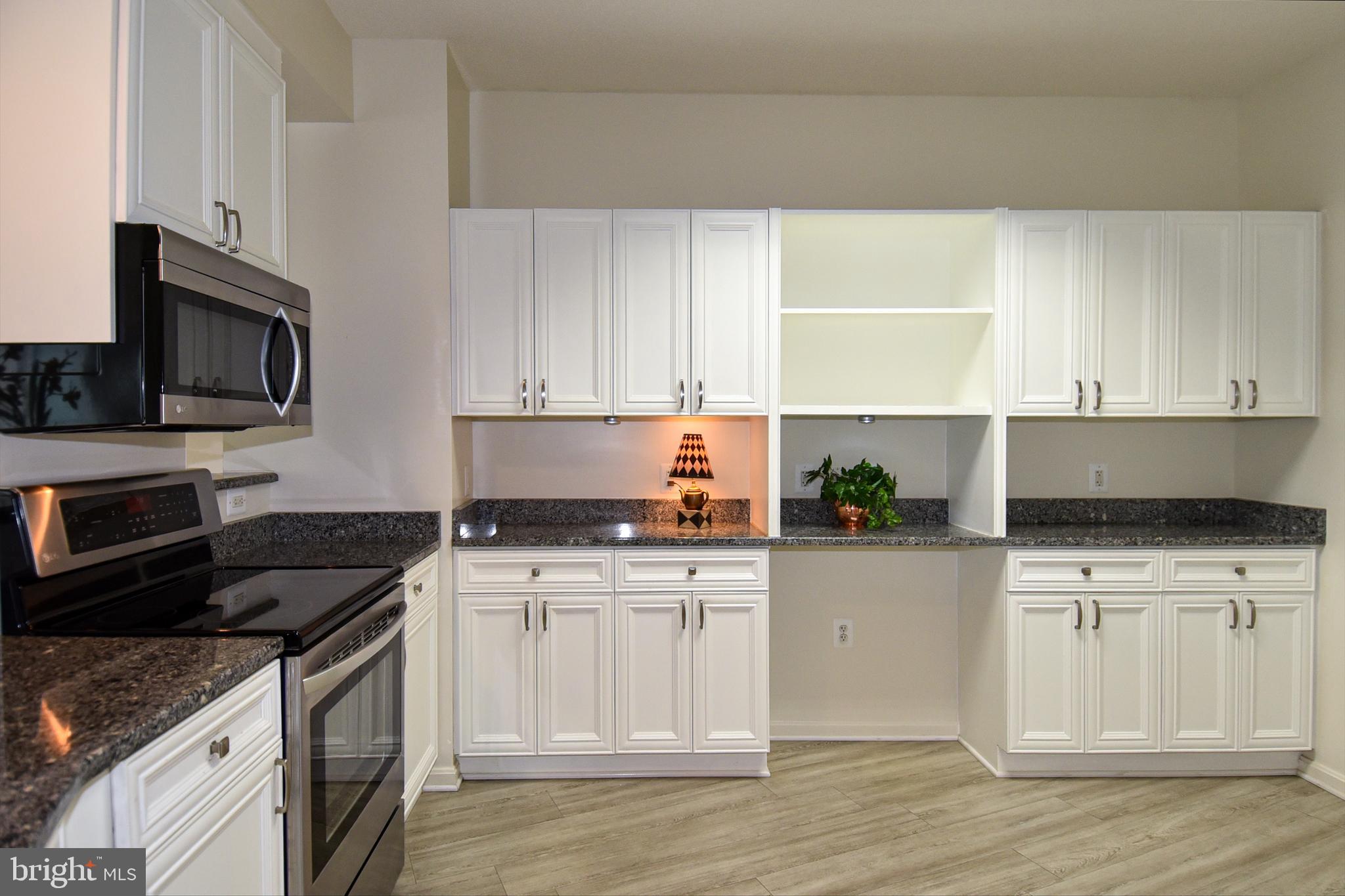 VANTAGE POINT WEST AT LW - Residential