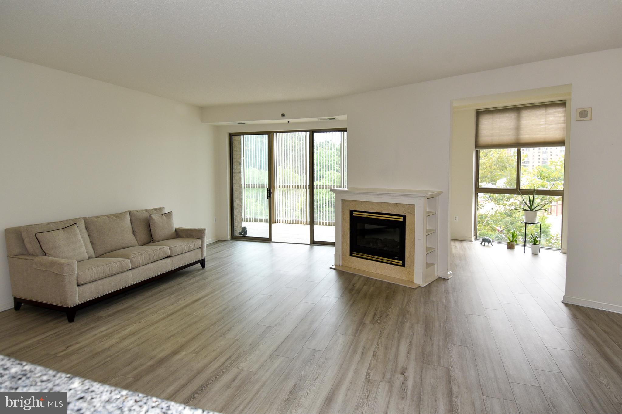 VANTAGE POINT WEST AT LW - Residential